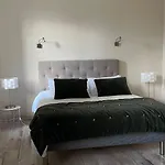 Maison Au Pied De La Cite